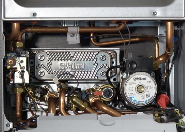 Одноконтурний газовий котел Vaillant turboTEC plus VU 202/5-5 (0010015325)